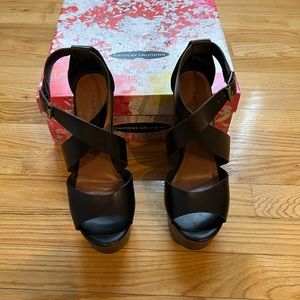 Chinese Laundry like NEW black and bronze wedges